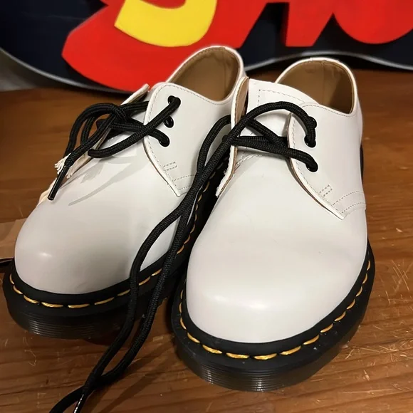 White Dr Martens Women's Lace Up Shoes Martens 1460 Women's